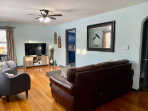 Rustic Elegance 3BDR Stylish Farmhouse Getaway
